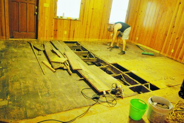 Subfloor Demolition in Temple